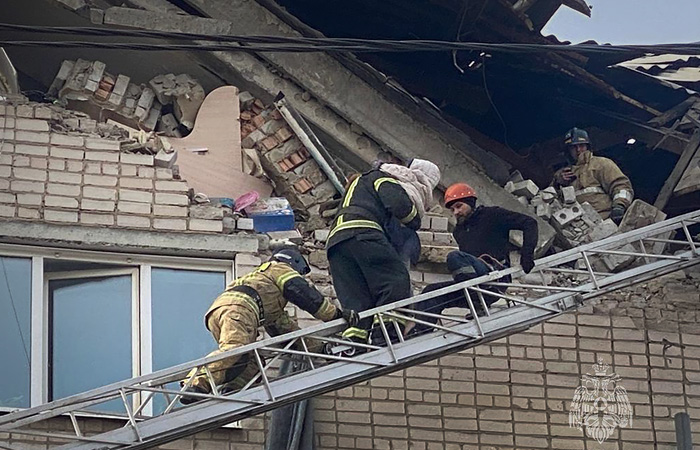 Два этажа обрушились в пятиэтажке в Чите в результате взрыва