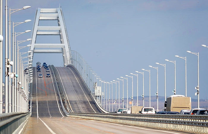 Первый железнодорожный пролет установили в рамках ремонта Крымского моста