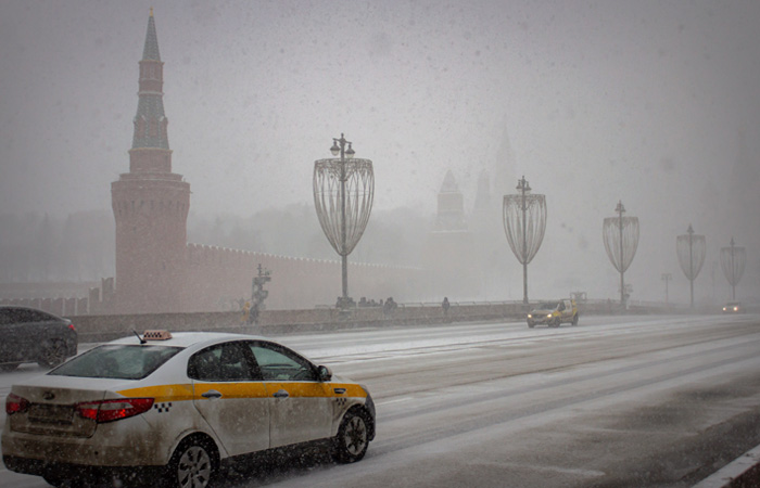 Рекордные с начала зимнего сезона сугробы зафиксированы в Москве