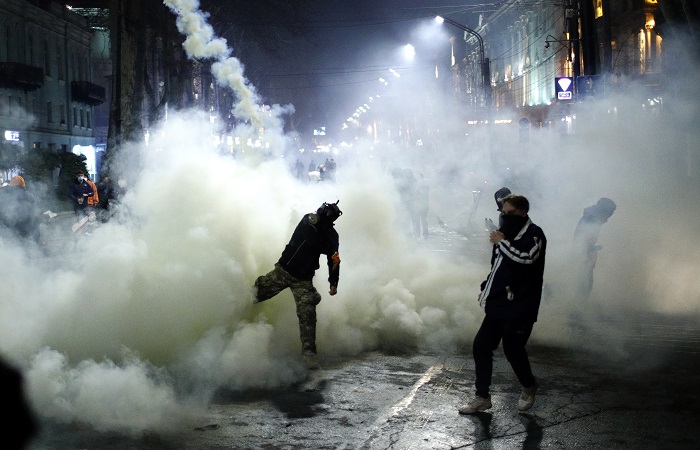 Митингующие в Тбилиси требуют отставки правительства