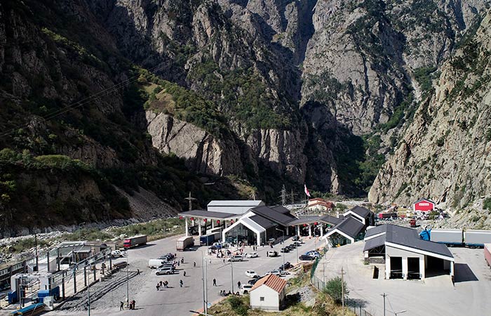 За сутки число въехавших в РФ из Грузии легковых машин удвоилось