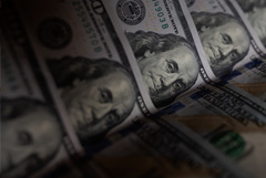 Профицит счета текущих операций платежного баланса РФ в январе-феврале снизился в 2,9 раза