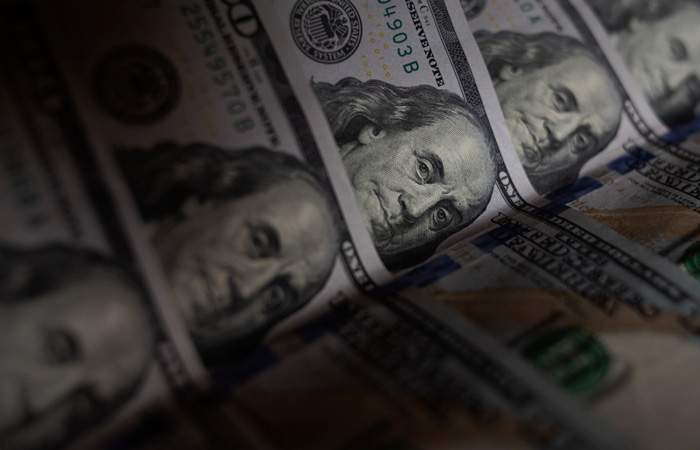 Профицит счета текущих операций платежного баланса РФ в январе-феврале снизился в 2,9 раза