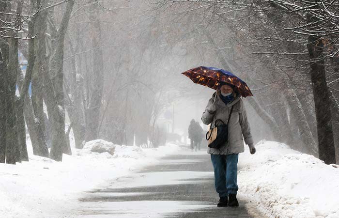 В Москве в понедельник ожидаются слабый снег и ветер