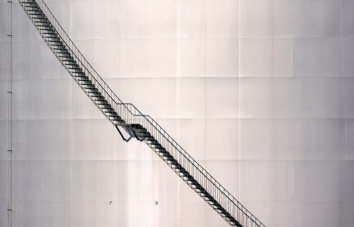 Цены на нефть падают почти на 5% на фоне опасений кризиса в банковской отрасли США