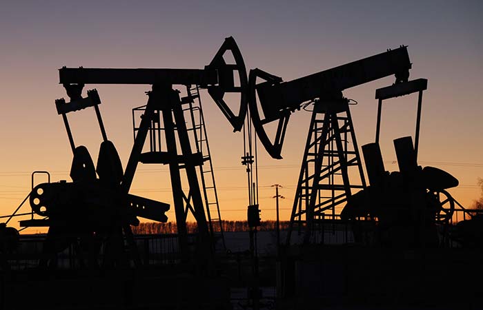 Три страны ЕС призвали снизить потолок цен на нефть из РФ до $51,45 за баррель