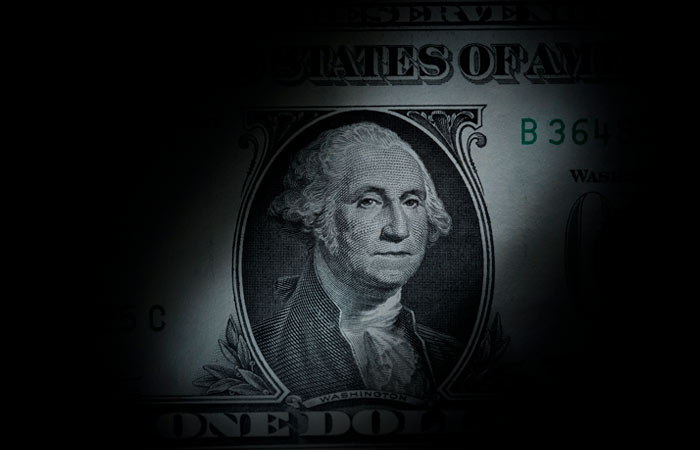 Курс доллара поднялся выше 77 рублей впервые с 20 апреля 2022 года