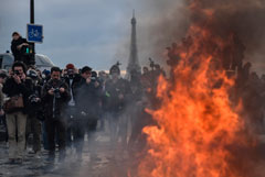 Во Франции в ходе ночных протестов против пенсионной реформы задержаны 310 человек