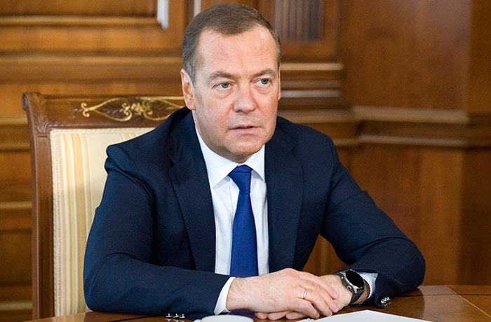 Медведев считает, что эмигрировавшие деятели культуры будут возвращаться в Россию