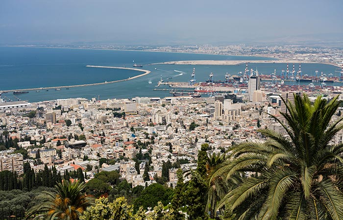 Два основных порта Израиля приостановили работу в рамках всеобщей забастовки в стране
