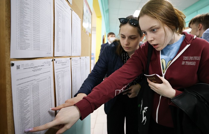 Более 1,5 млн девятиклассников будут сдавать в среду итоговое собеседование по русскому языку