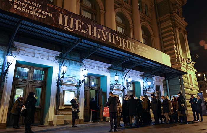 Мариинка потеряла около 12 млрд рублей за три года из-за непроданных билетов