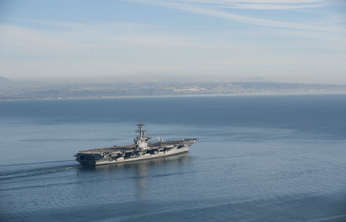 ВМС США испытывают секретную технологию у берегов Калифорнии, задействован авианосец