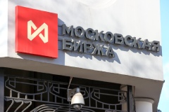 Рубль почти нейтрален к доллару и юаню на старте торгов