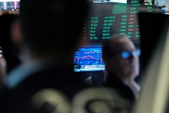 Фондовые индексы США снизились на опасениях рецессии