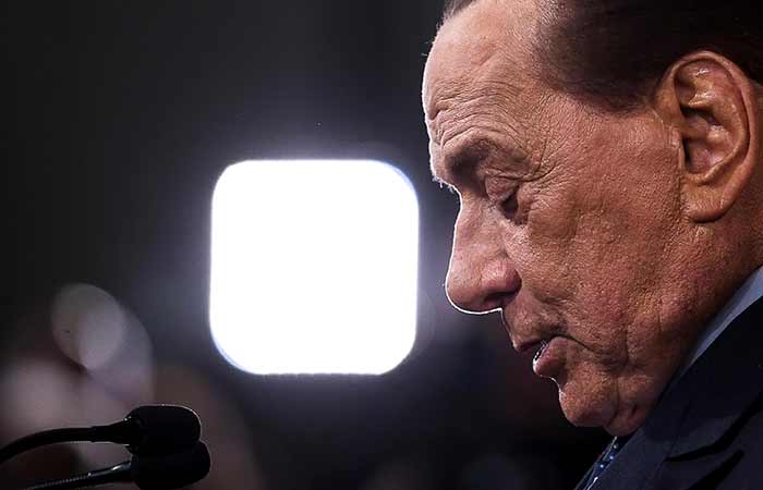 Берлускони назначили курс химиотерапии для лечения лейкемии