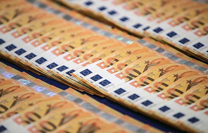 Курс евро поднялся выше 88 рублей впервые с 14 апреля 2022 года