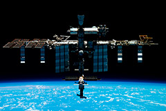 В "Роскосмосе" отрицают версию с космическим мусором при повреждении кораблей на МКС