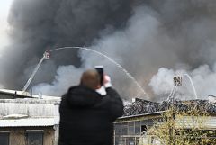Часть населения Гамбурга эвакуируют из-за токсичного дыма после пожара на промскладе