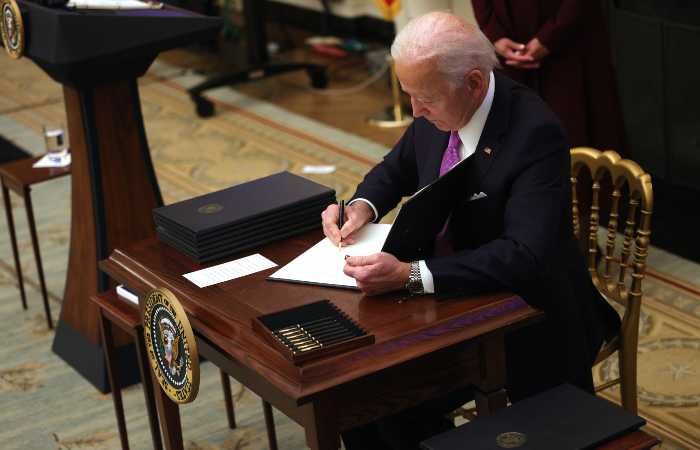 Байден отменил режим чрезвычайного положения из-за коронавируса