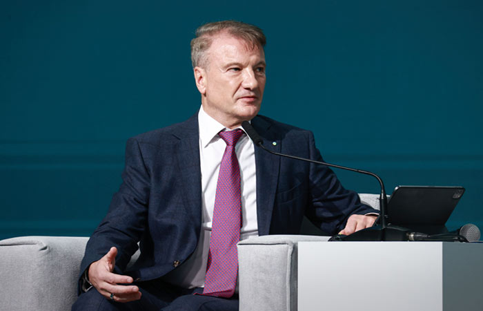 Греф заявил о сложностях Сбербанка с импортозамещением "железа"