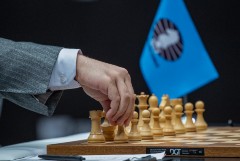 Ян Непомнящий проиграл Дин Лижэню в шестой партии матча за шахматную корону