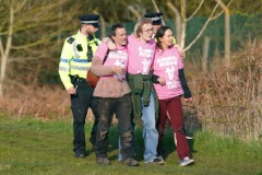 Более 100 зоозащитников задержали на скачках Grand National в Англии