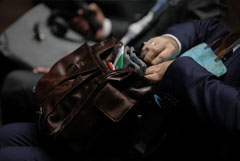 В Кремле не в курсе решений ведомств удалить с сайтов декларации чиновников за последние годы