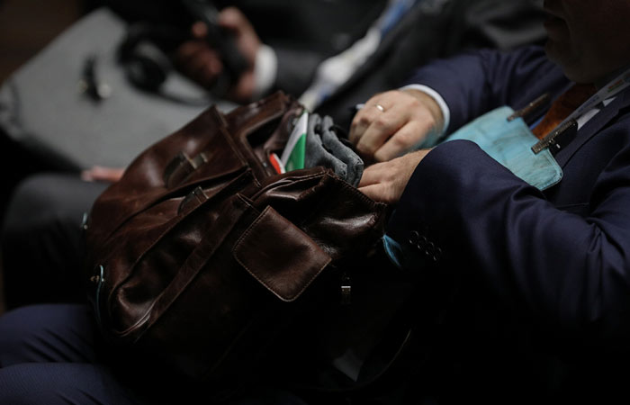 В Кремле не в курсе решений ведомств удалить с сайтов декларации чиновников за последние годы