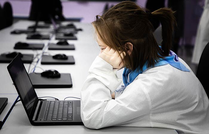 Минпросвещения объявило о создании "белого интернета" для учеников в школах РФ