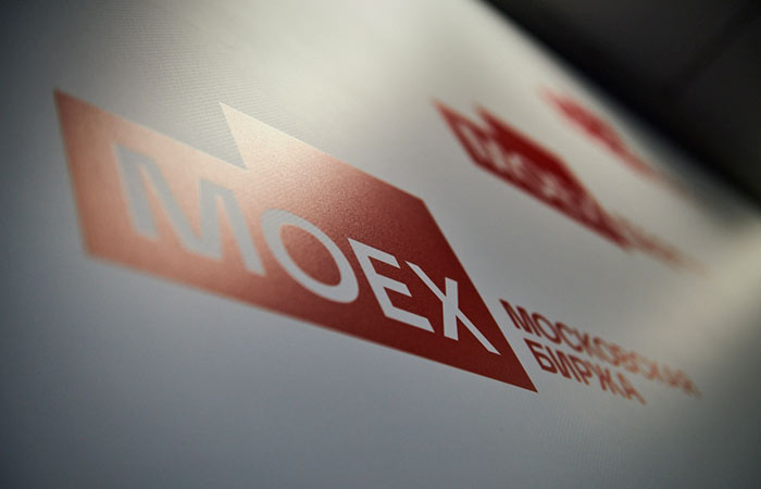 Рынок акций РФ обновил максимум индекса МосБиржи за год на дивидендных ожиданиях нефтяников