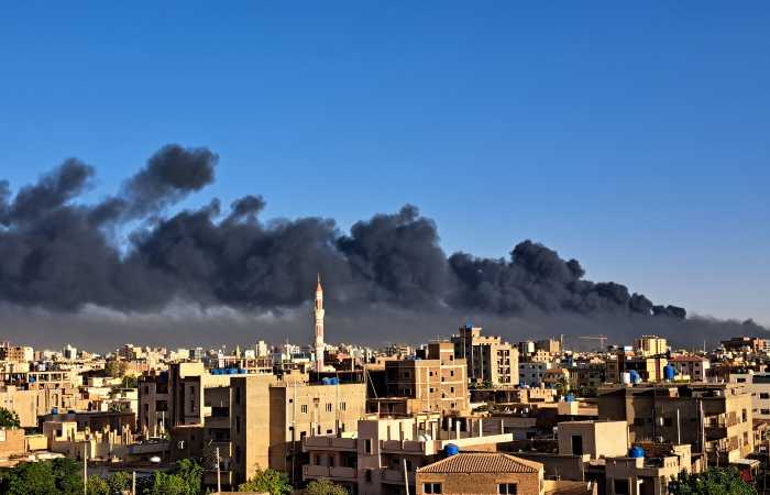 Япония эвакуирует своих граждан из Судана