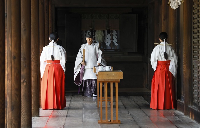 Премьер-министр Японии направил подношение в ассоциируемый с японским милитаризмом храм