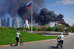 Пожар произошел на стройке на Поклонной улице в Москве