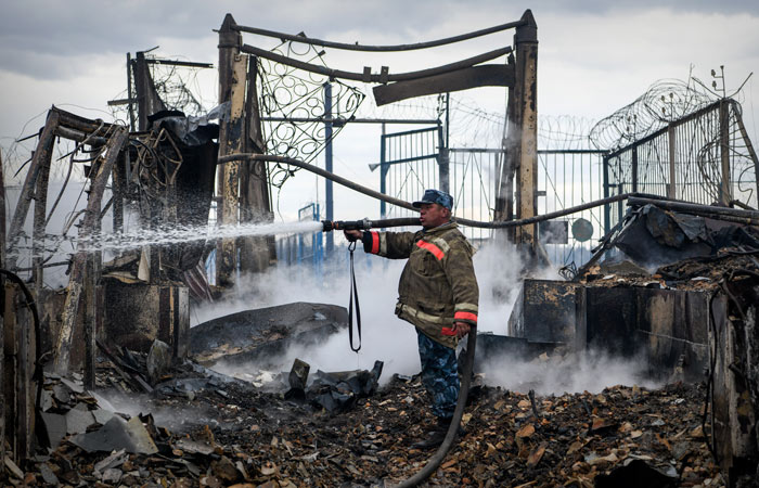 Потушен пожар в свердловском поселке Сосьва, где сгорело более сотни домов