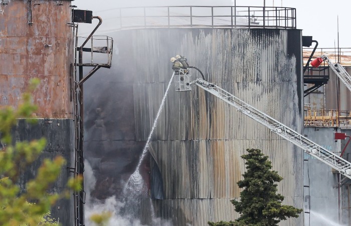 Губернатор Севастополя заявил, что до нефтебазы во время атаки долетел один дрон