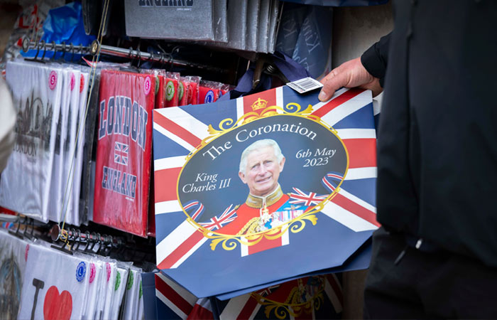 В Великобритании в преддверии коронации выросла популярность Карла III