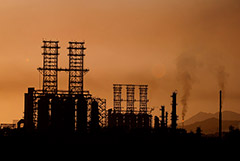 Цена нефти Brent опустилась ниже $73 за баррель впервые с конца марта