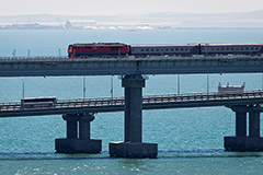 Железнодорожное движение на Крымском мосту полностью восстановили с опережением сроков