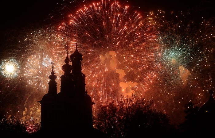 Небо Москвы в честь Дня Победы украсят свыше 12 тысяч фейерверков