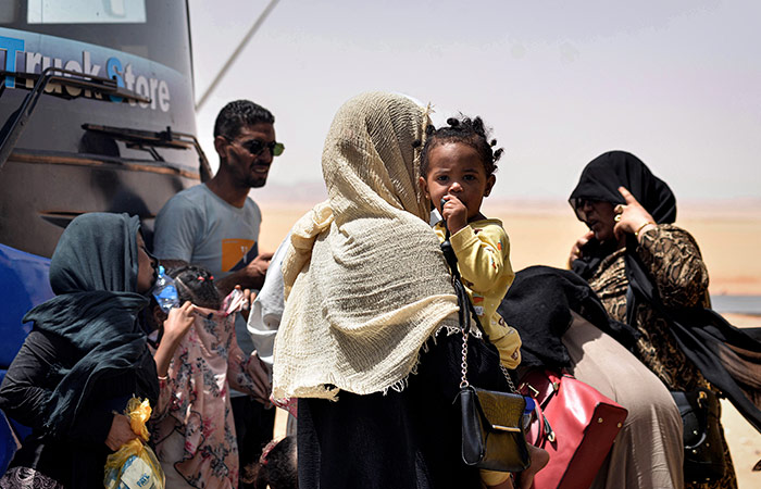 Из Судана за месяц конфликта бежало около 200 тысяч человек