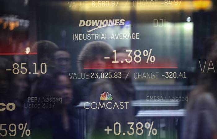 Фондовые индексы Dow Jones и S&P 500 в четверг снизились