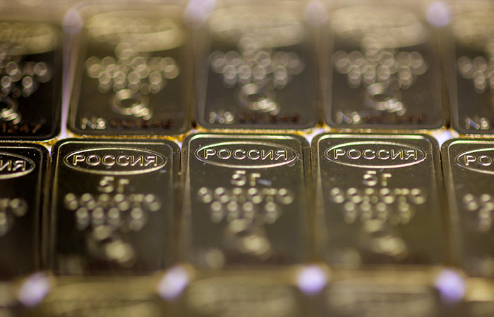 В аэропорту "Домодедово" задержали мужчину, пытавшегося вывезти золотые слитки на 25 кг