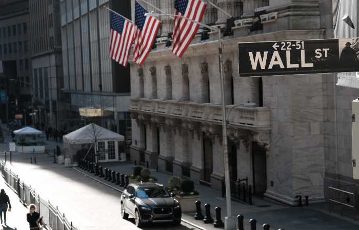Уолл-стрит снизилась на слабых статданных по розничным продажам