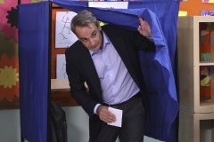 Правящая партия Греции набирает наибольшее число голосов на выборах в парламент