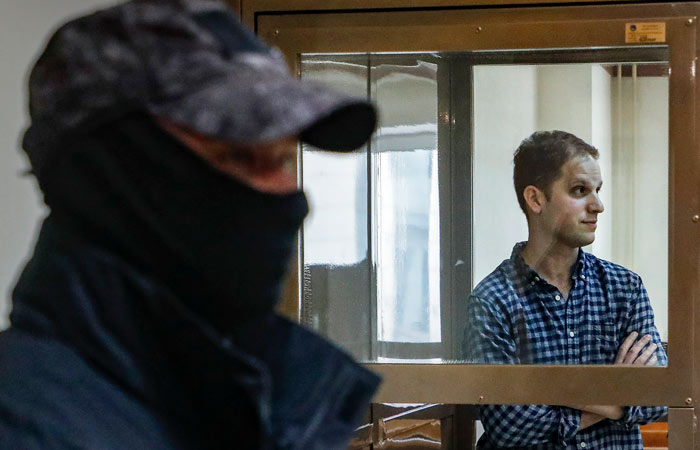 Следствие попросило суд продлить до 30 августа арест журналиста WSJ Гершковича