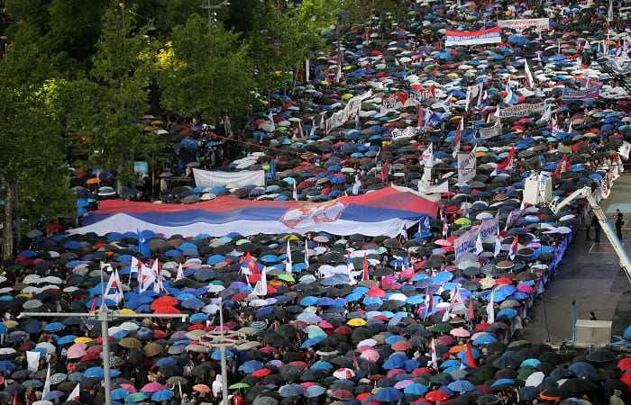 В Сербии прошел массовый митинг в поддержку Вучича на фоне протестов оппозиции