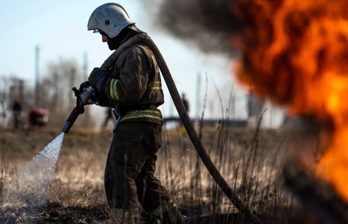 Десять природных пожаров на площади более 16 тыс. га ликвидировали в Свердловской области