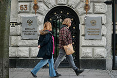 Берлин сообщил РФ о необходимости закрыть 4 из 5 российских консульств в Германии