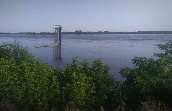 В районе поврежденной Каховской ГЭС вода поднялась на 5 метров